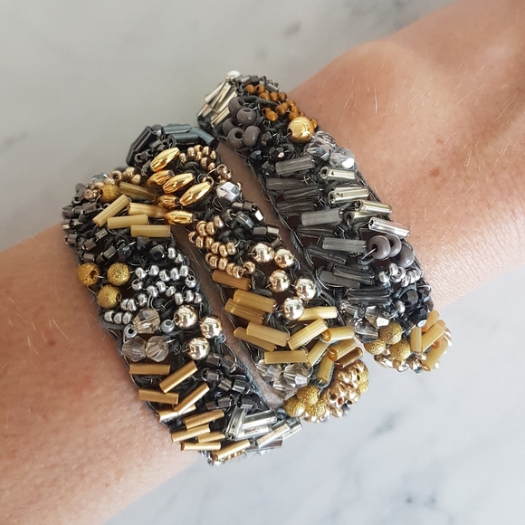 🌼 NWOT beautifully hand beaded bracelet